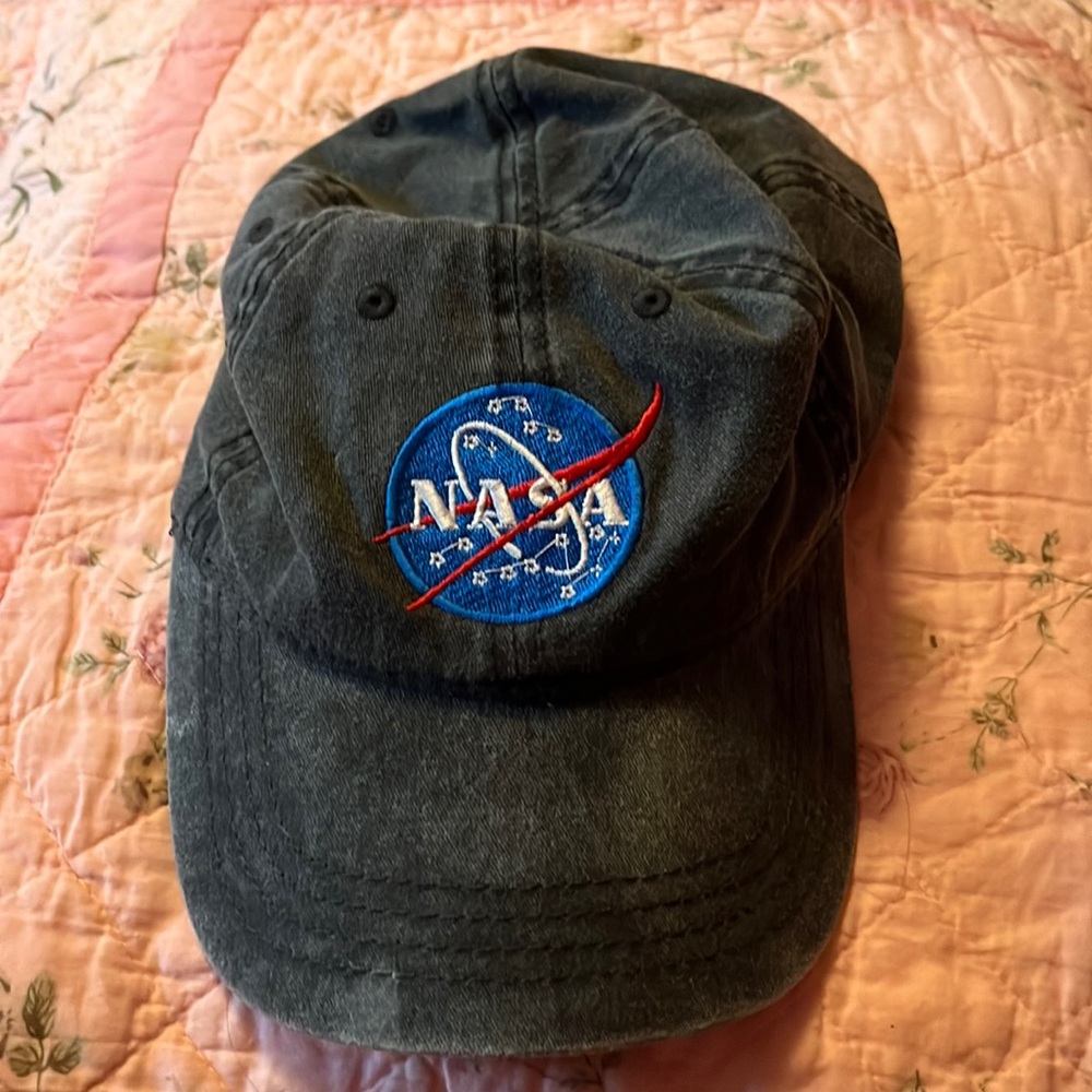 NASA Cap - Picture 1 of 2